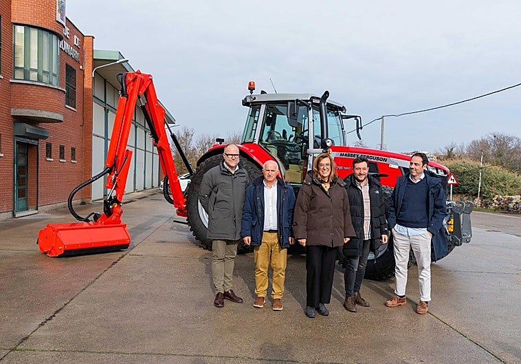 Un nuevo tractor de 229.000 euros se suma al Parque de Maquinaria de la Diputación